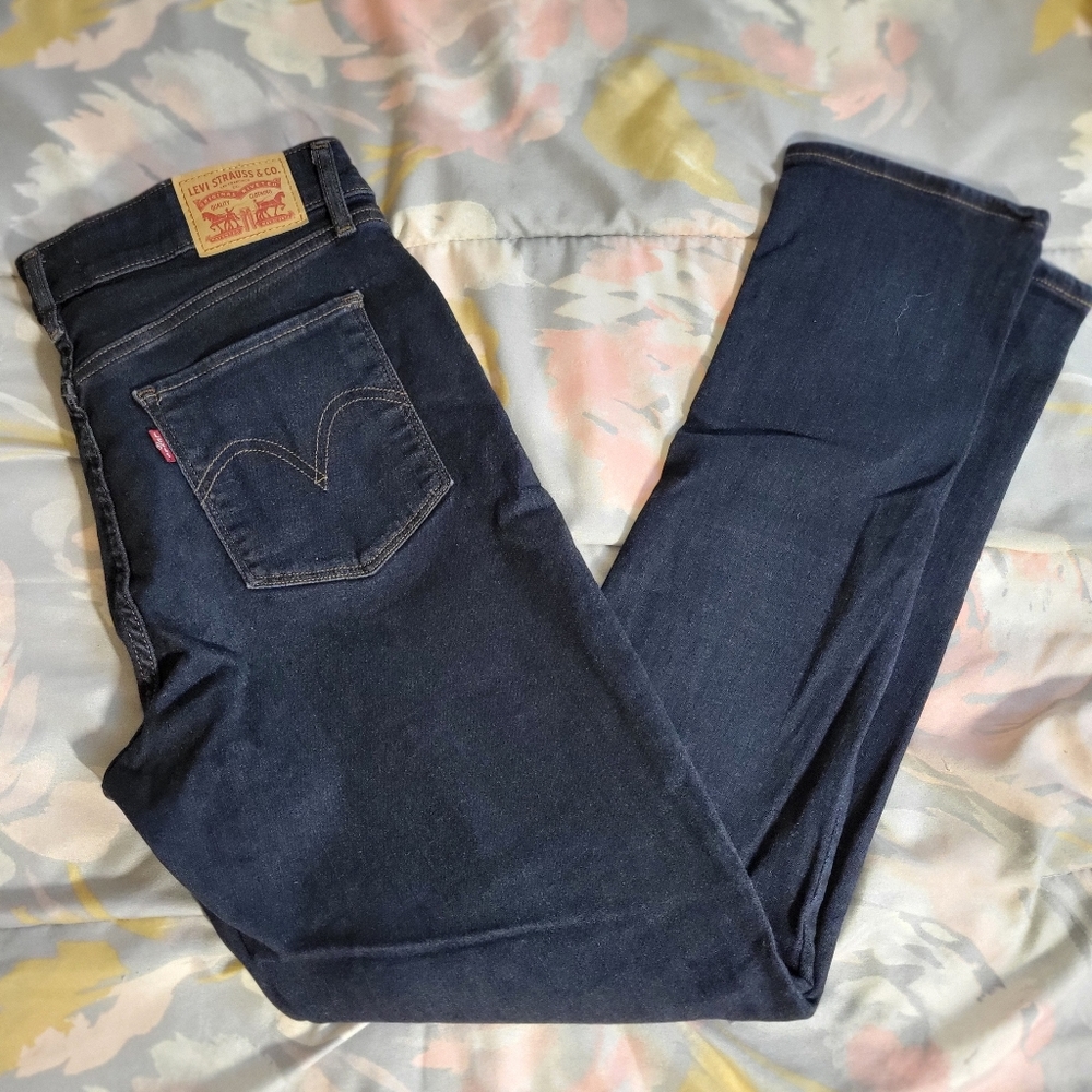 Levis Classic Mid-Rise Jeans